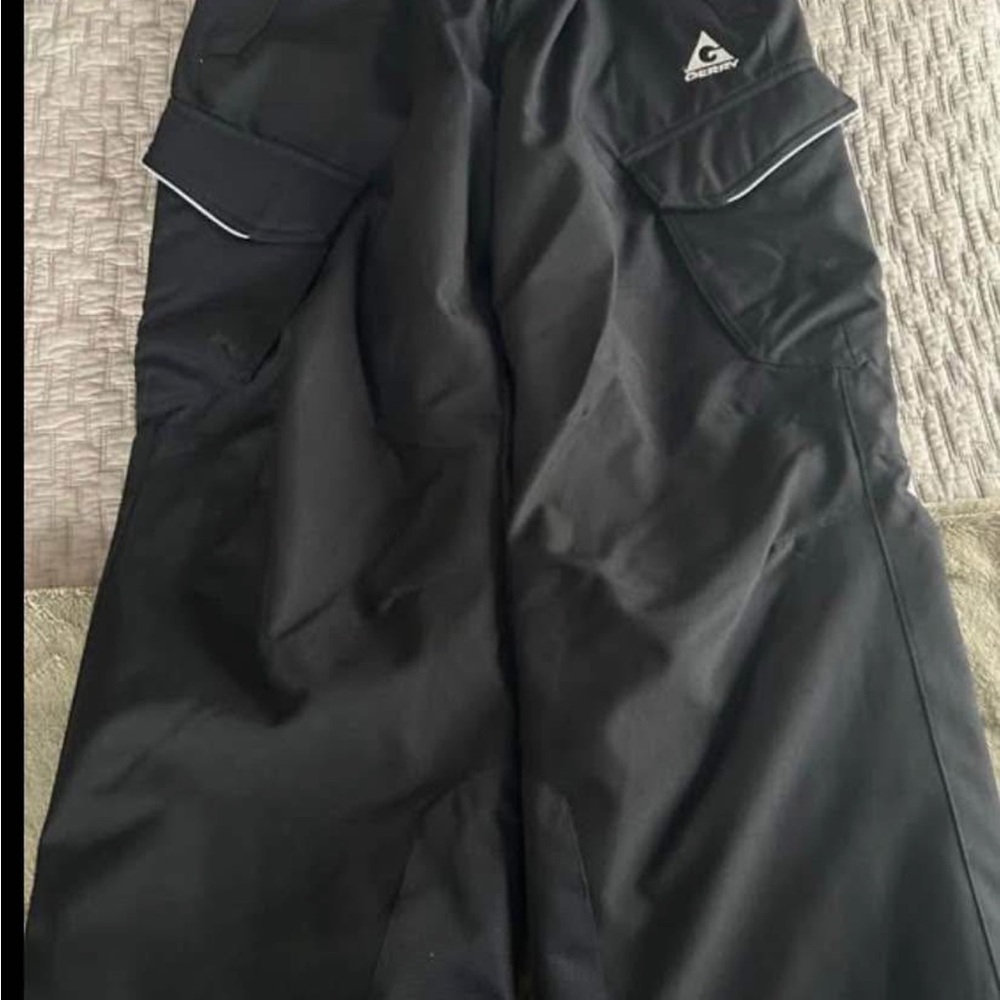 Gerry Weber Black Snow Pants Youth 14-16, only tried on, outgrew before use.